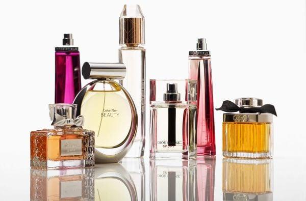 Minh họa các nồng độ nước hoa phổ biến EDP, EDT, Parfum và ảnh hưởng đến độ lưu tỏa hương.